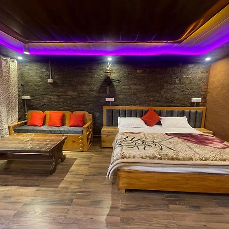 Nature Villaas Basa Homestay Pauri Esterno foto