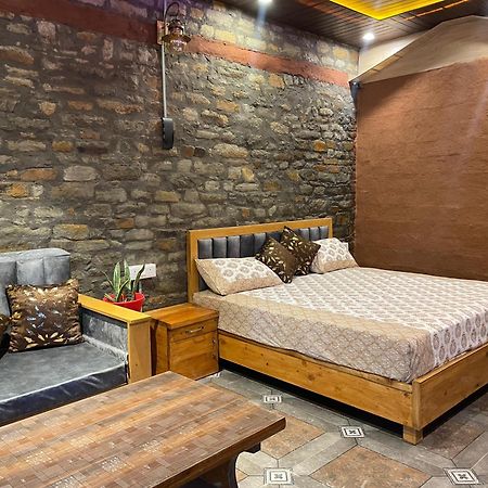 Nature Villaas Basa Homestay Pauri Esterno foto