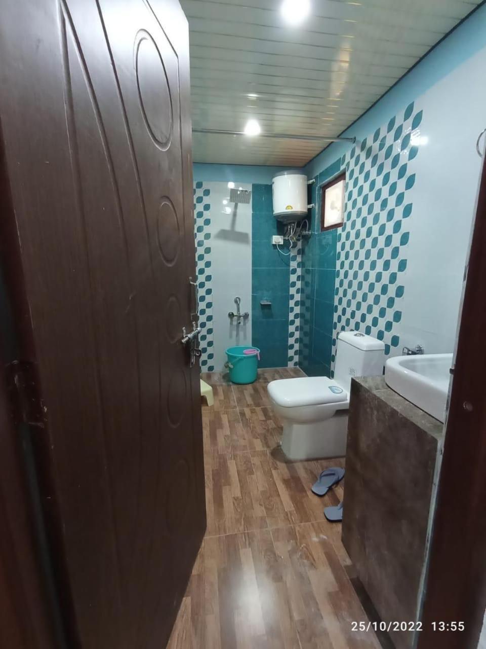 Nature Villaas Basa Homestay Pauri Esterno foto