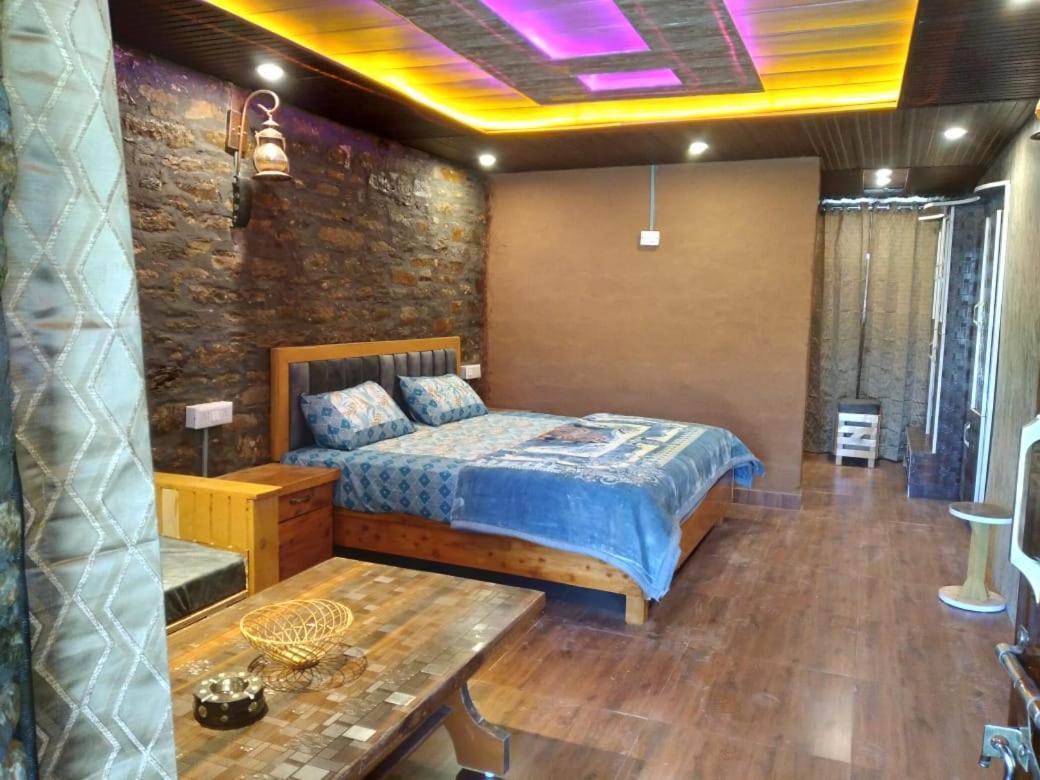 Nature Villaas Basa Homestay Pauri Esterno foto