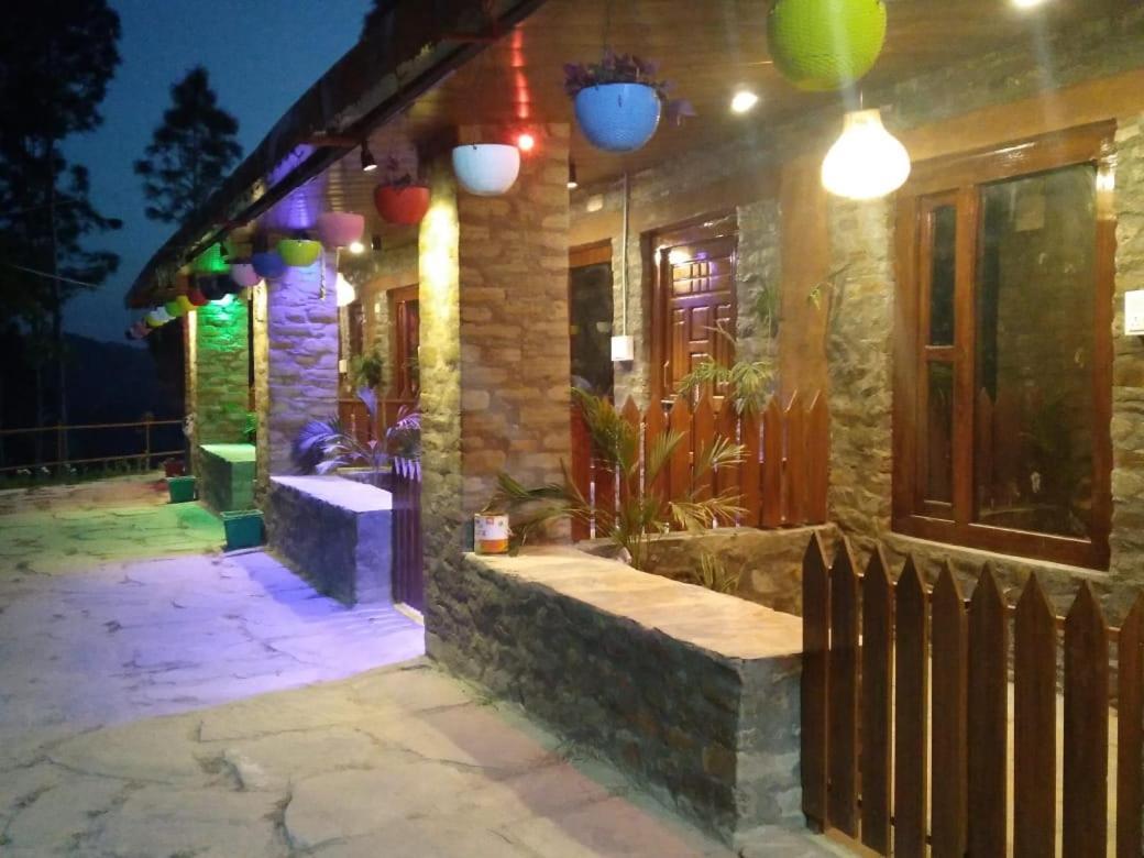 Nature Villaas Basa Homestay Pauri Esterno foto