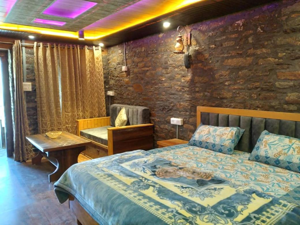 Nature Villaas Basa Homestay Pauri Esterno foto