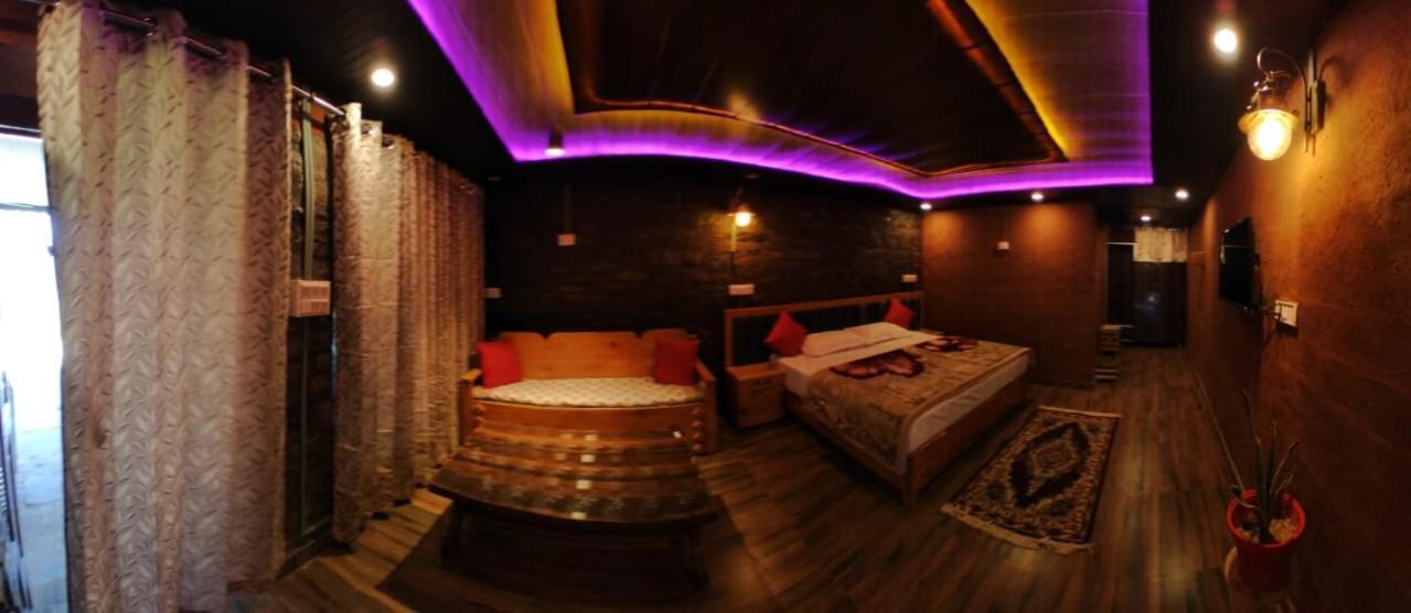 Nature Villaas Basa Homestay Pauri Esterno foto