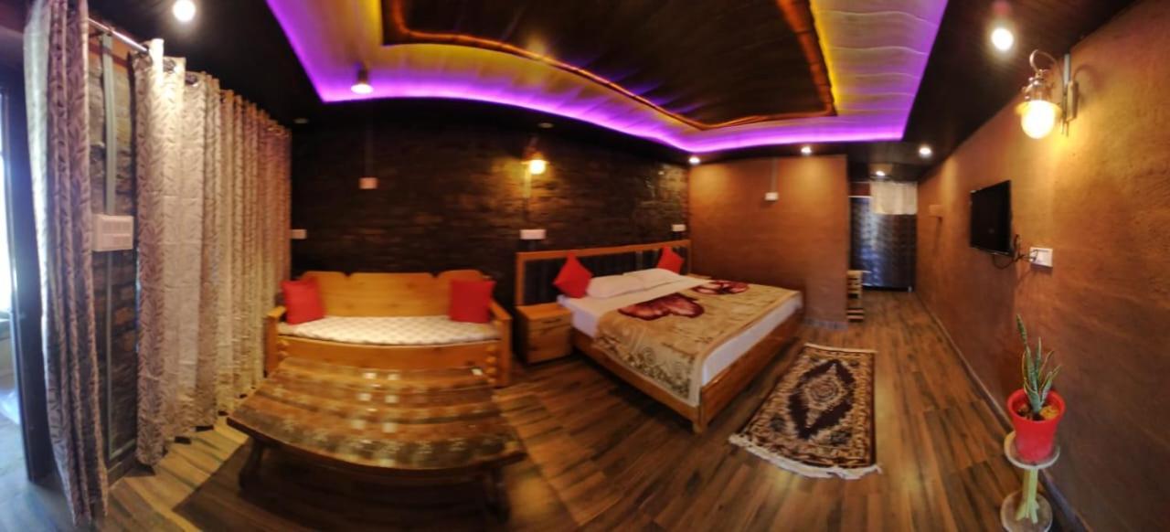 Nature Villaas Basa Homestay Pauri Esterno foto