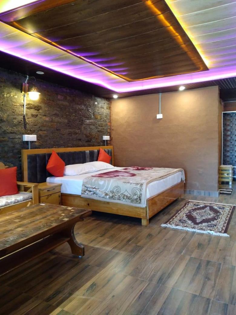 Nature Villaas Basa Homestay Pauri Esterno foto