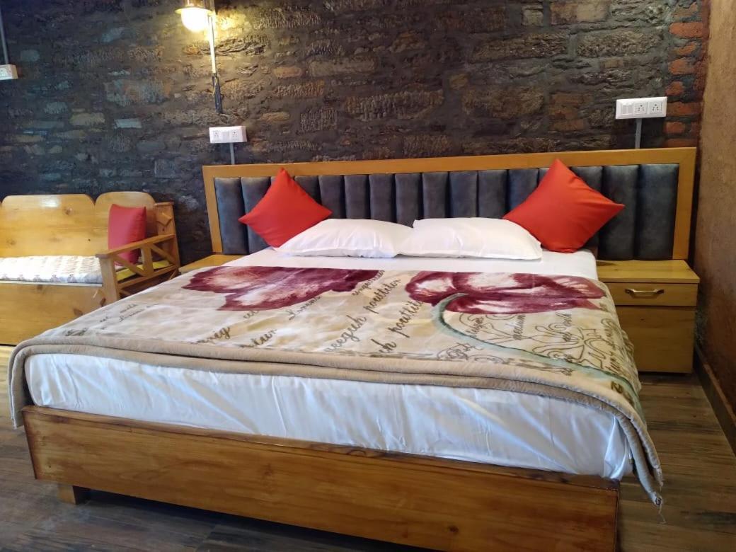 Nature Villaas Basa Homestay Pauri Esterno foto