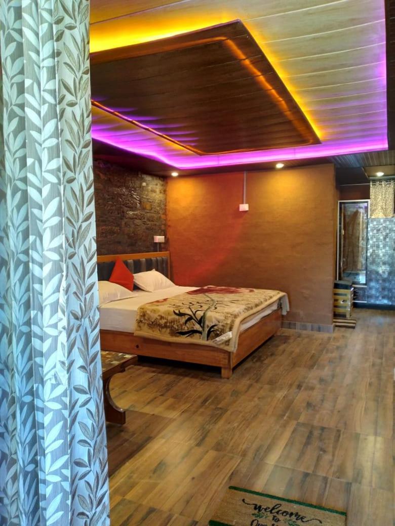 Nature Villaas Basa Homestay Pauri Esterno foto