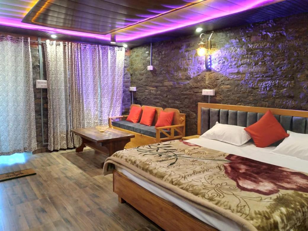 Nature Villaas Basa Homestay Pauri Esterno foto