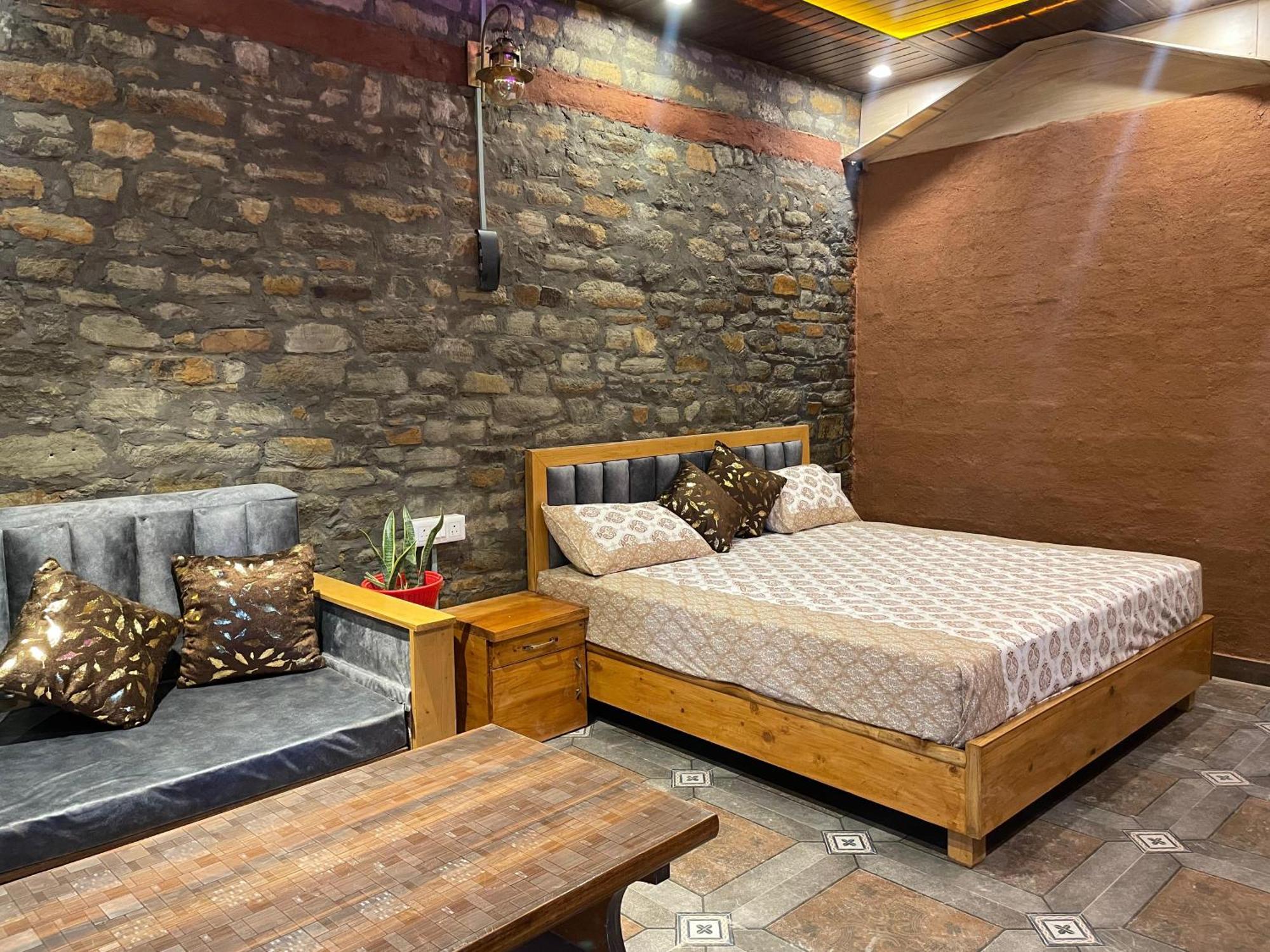 Nature Villaas Basa Homestay Pauri Esterno foto