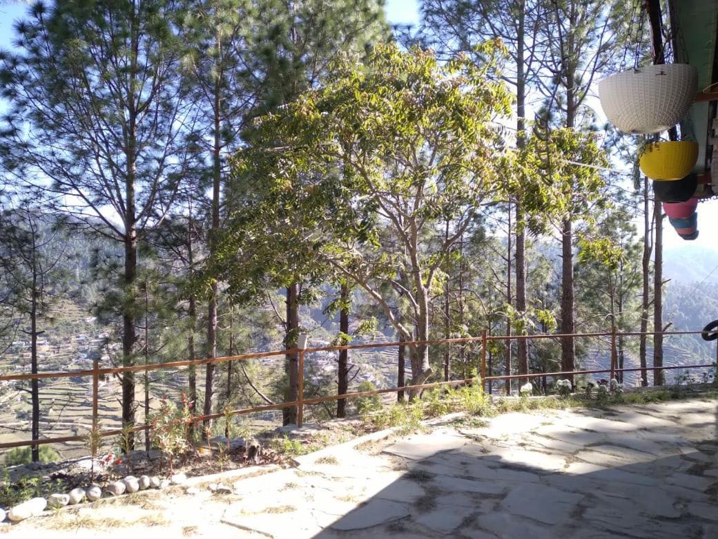 Nature Villaas Basa Homestay Pauri Esterno foto