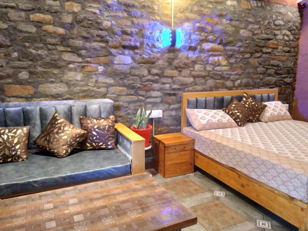 Nature Villaas Basa Homestay Pauri Esterno foto