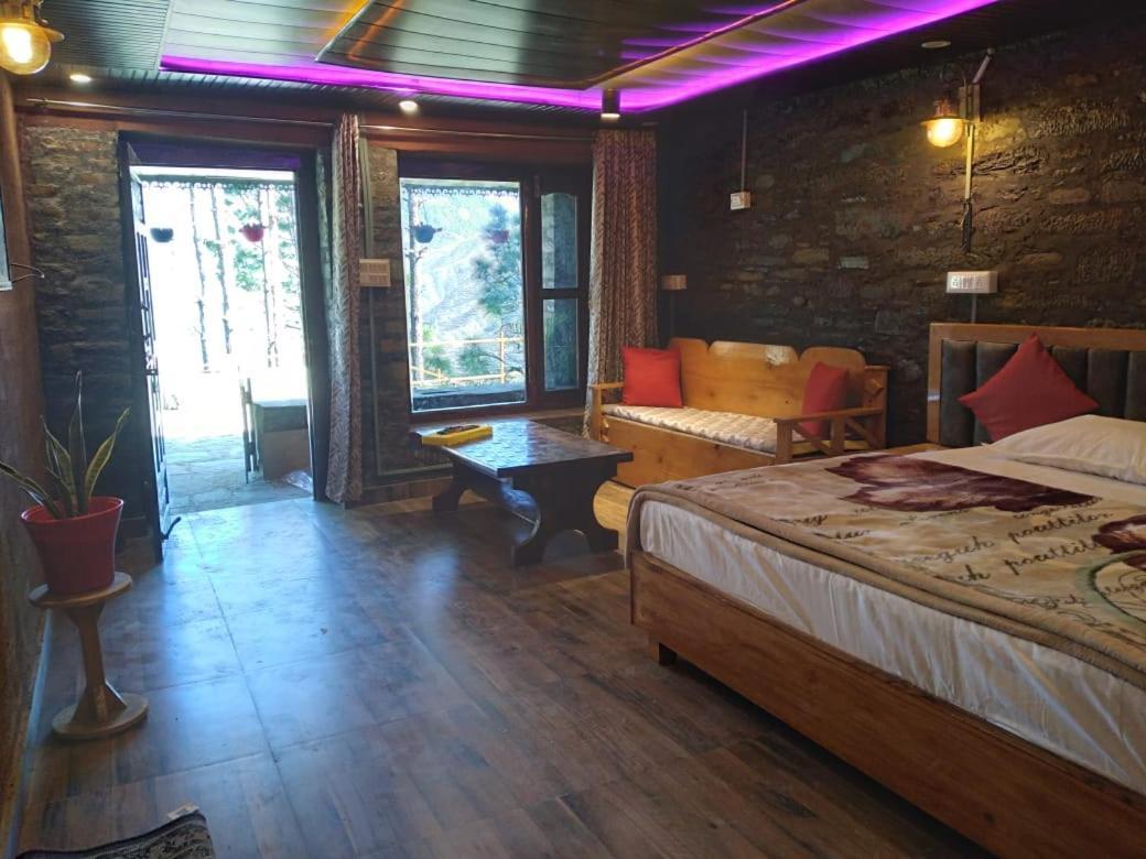 Nature Villaas Basa Homestay Pauri Esterno foto