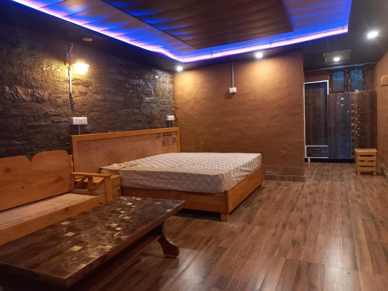 Nature Villaas Basa Homestay Pauri Esterno foto