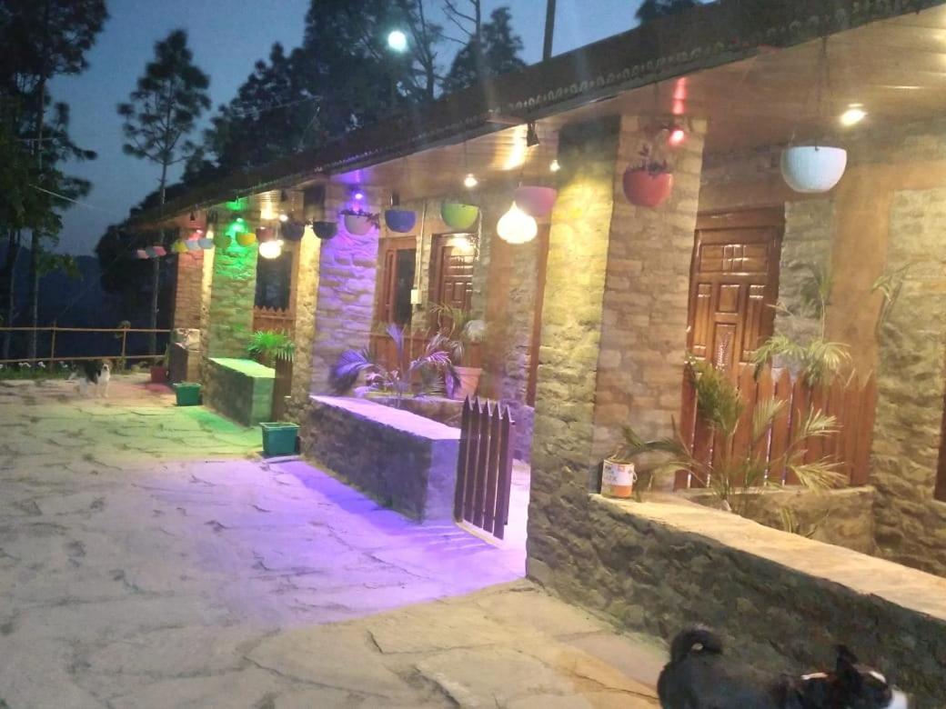 Nature Villaas Basa Homestay Pauri Esterno foto