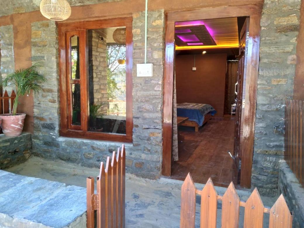 Nature Villaas Basa Homestay Pauri Esterno foto