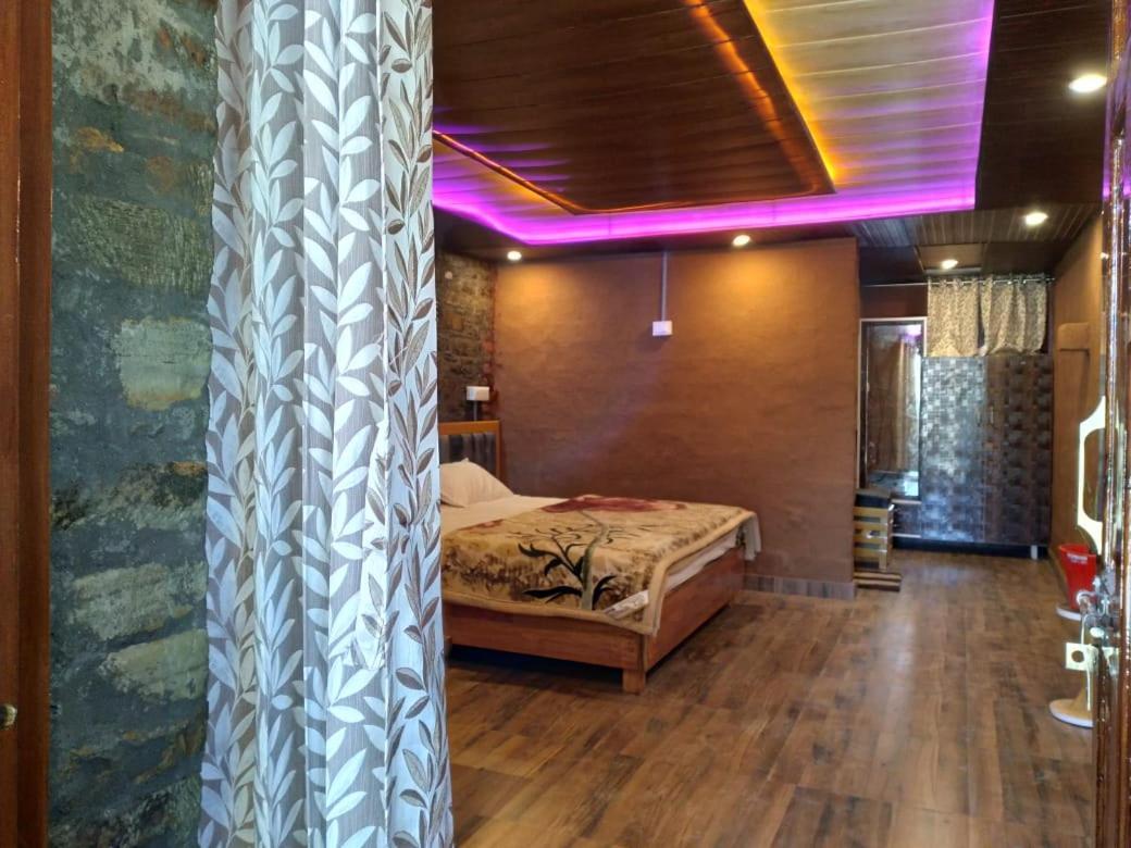 Nature Villaas Basa Homestay Pauri Esterno foto
