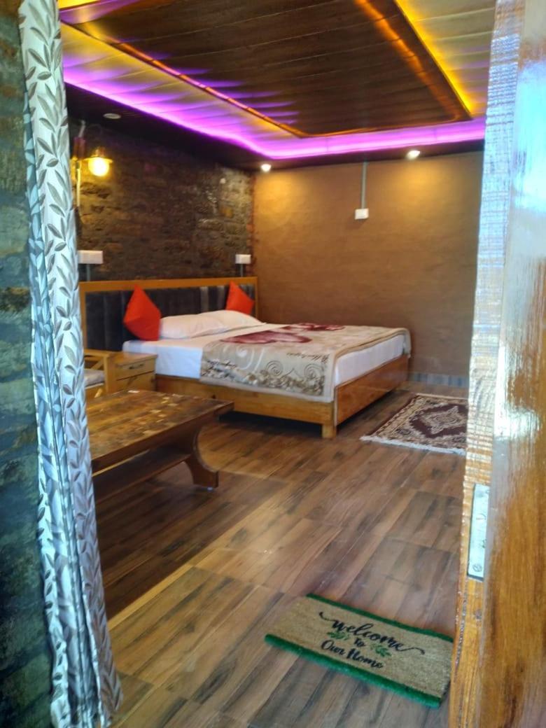 Nature Villaas Basa Homestay Pauri Esterno foto