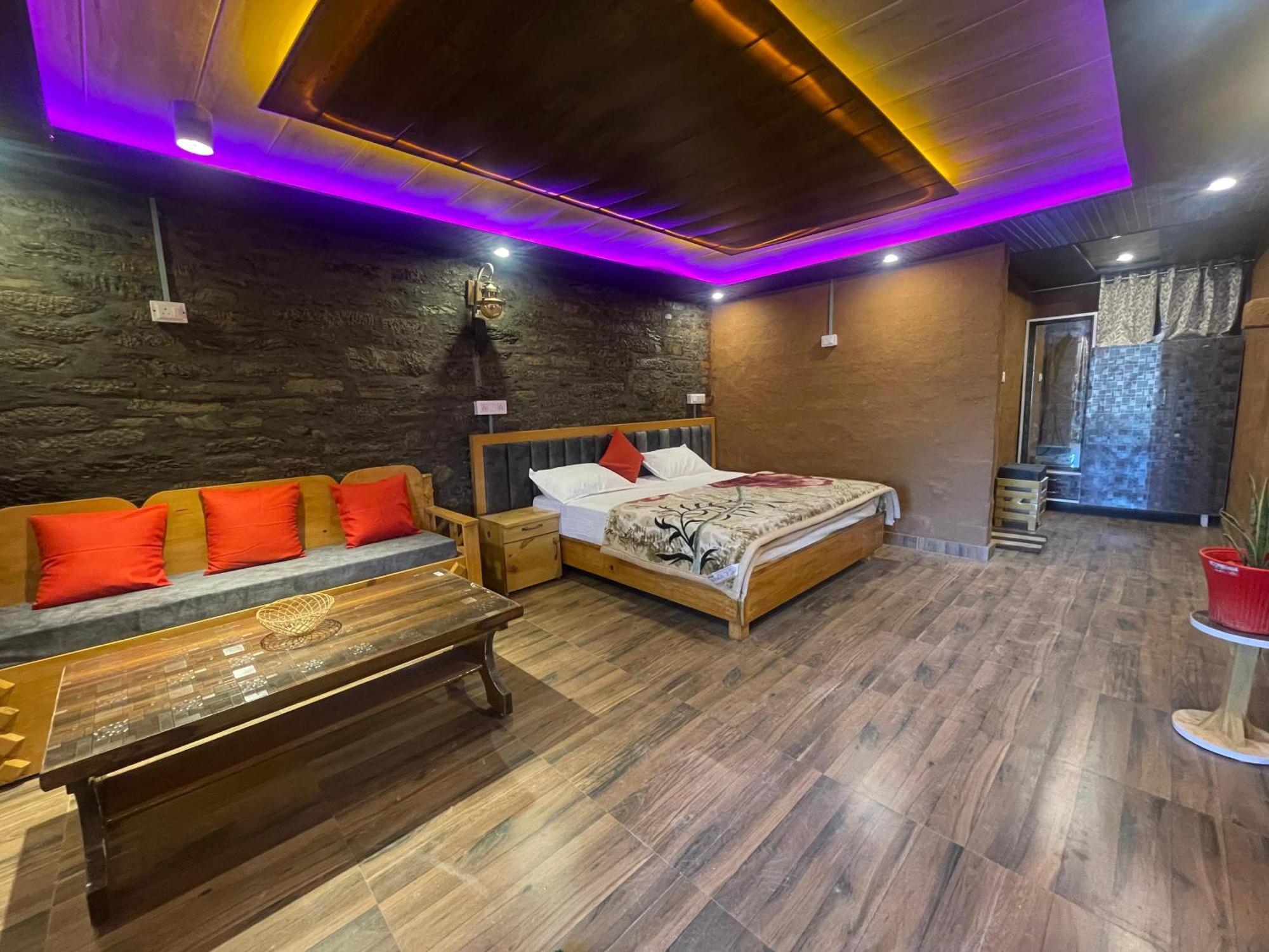Nature Villaas Basa Homestay Pauri Esterno foto