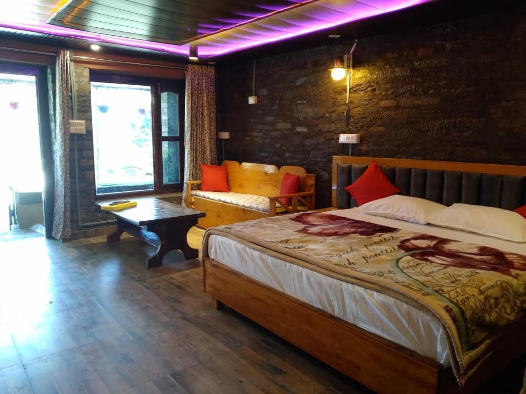 Nature Villaas Basa Homestay Pauri Esterno foto