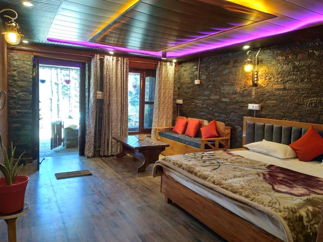 Nature Villaas Basa Homestay Pauri Esterno foto