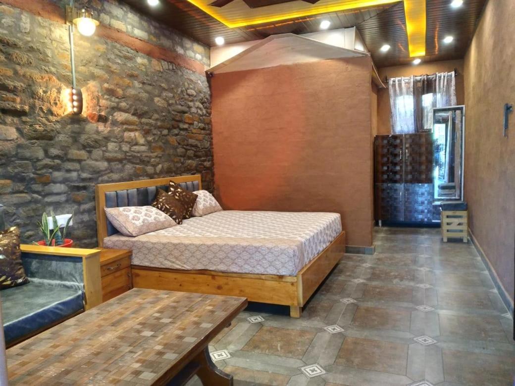 Nature Villaas Basa Homestay Pauri Esterno foto