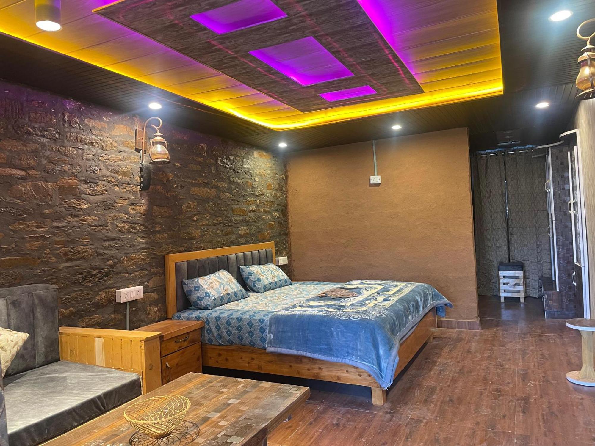 Nature Villaas Basa Homestay Pauri Esterno foto