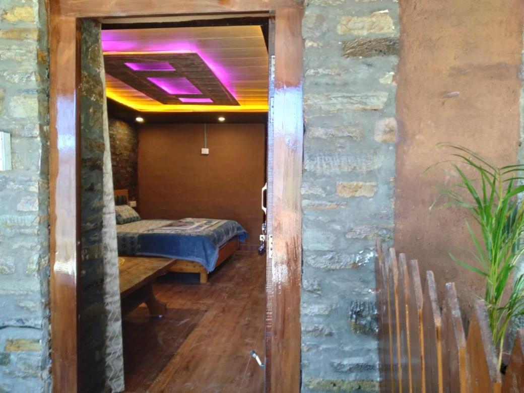 Nature Villaas Basa Homestay Pauri Esterno foto