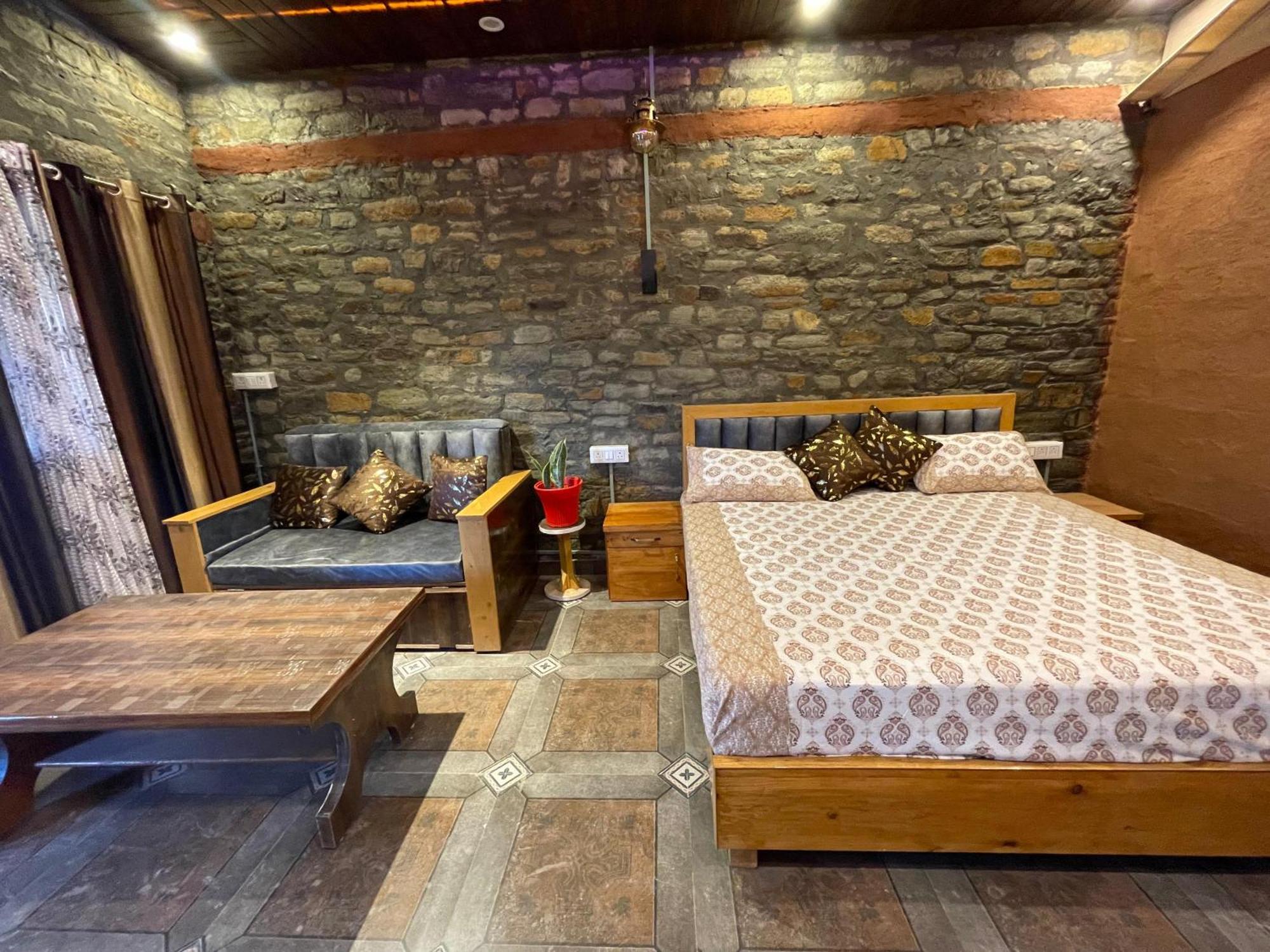 Nature Villaas Basa Homestay Pauri Esterno foto