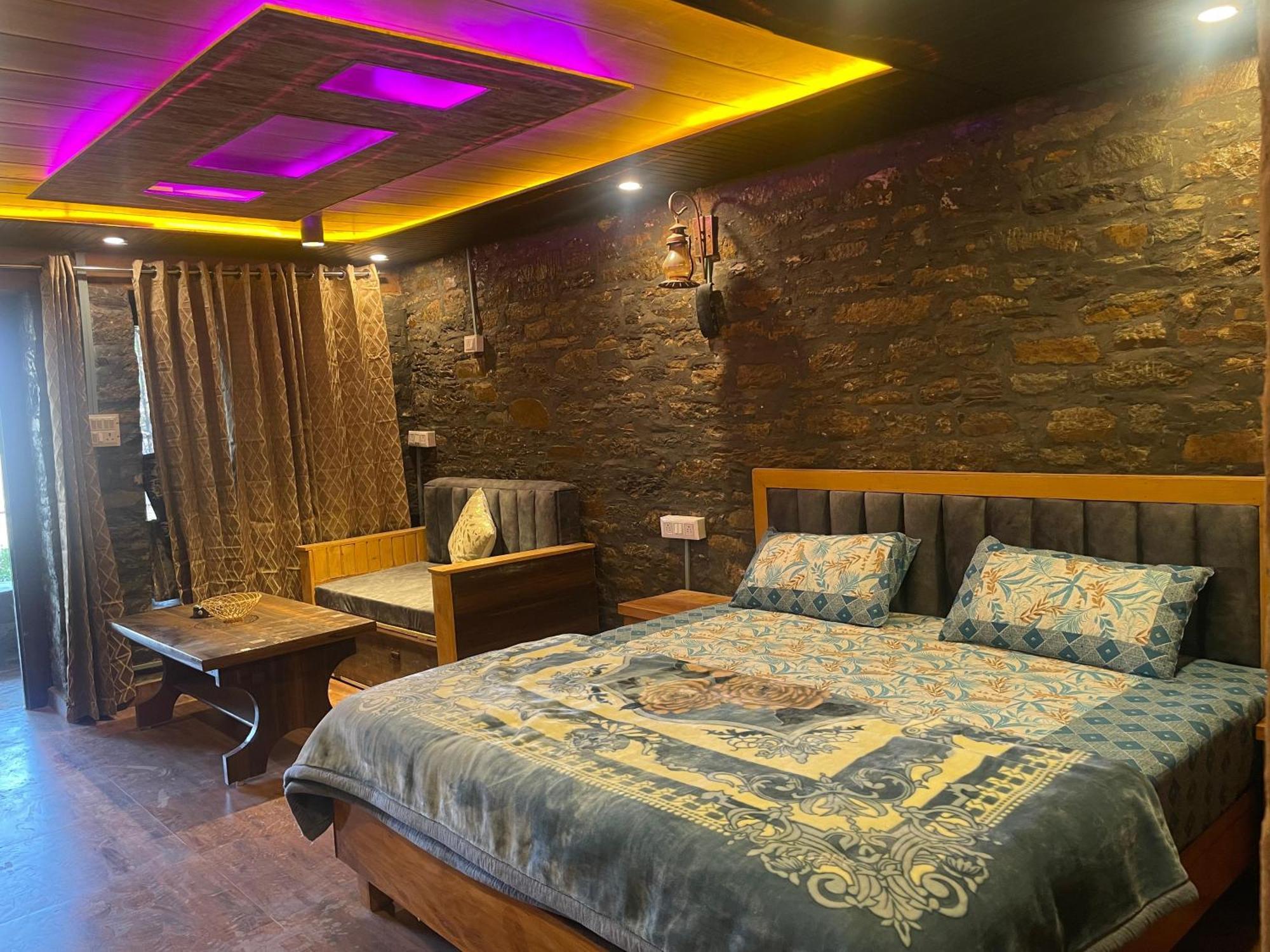 Nature Villaas Basa Homestay Pauri Esterno foto