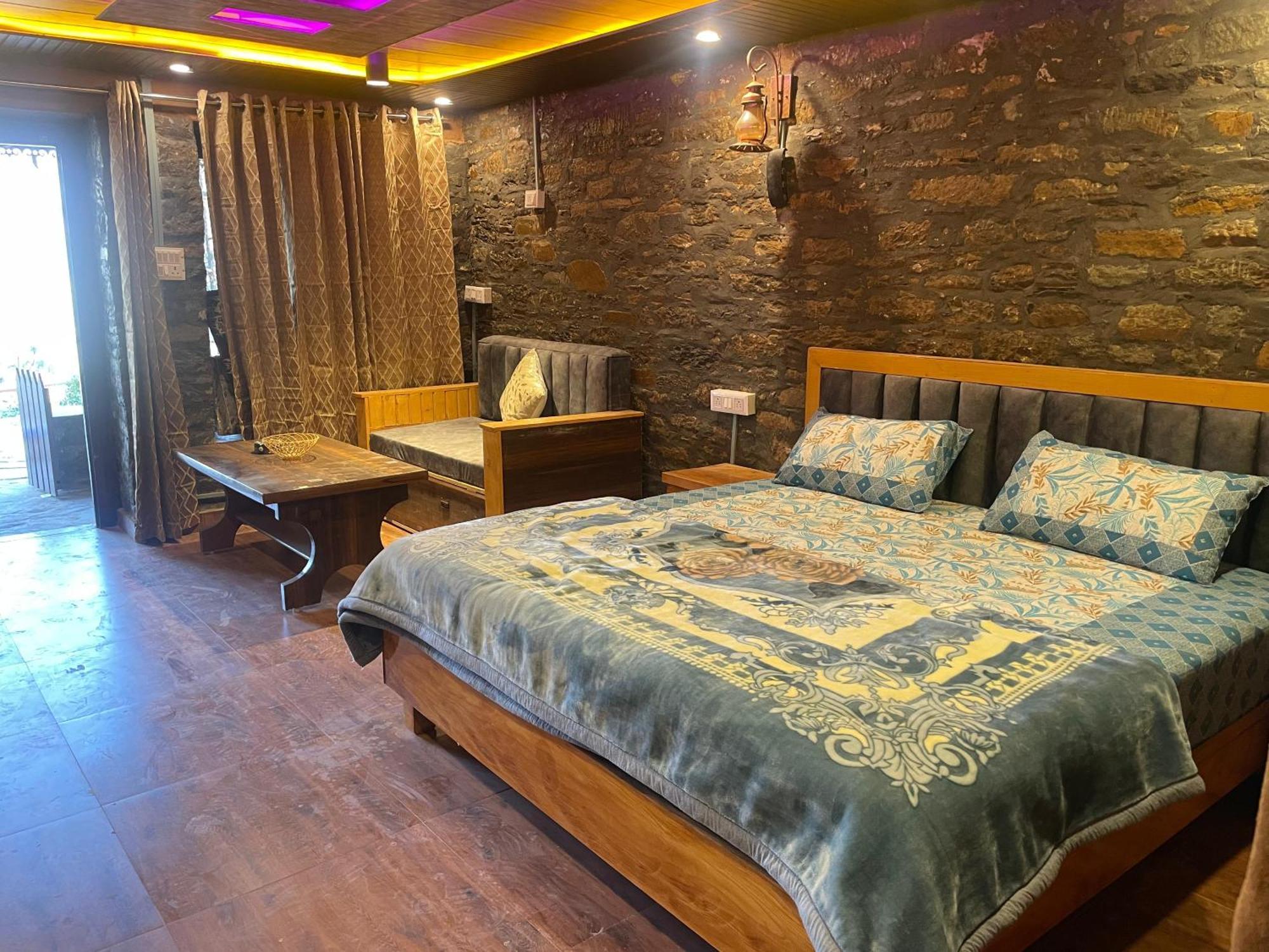 Nature Villaas Basa Homestay Pauri Esterno foto