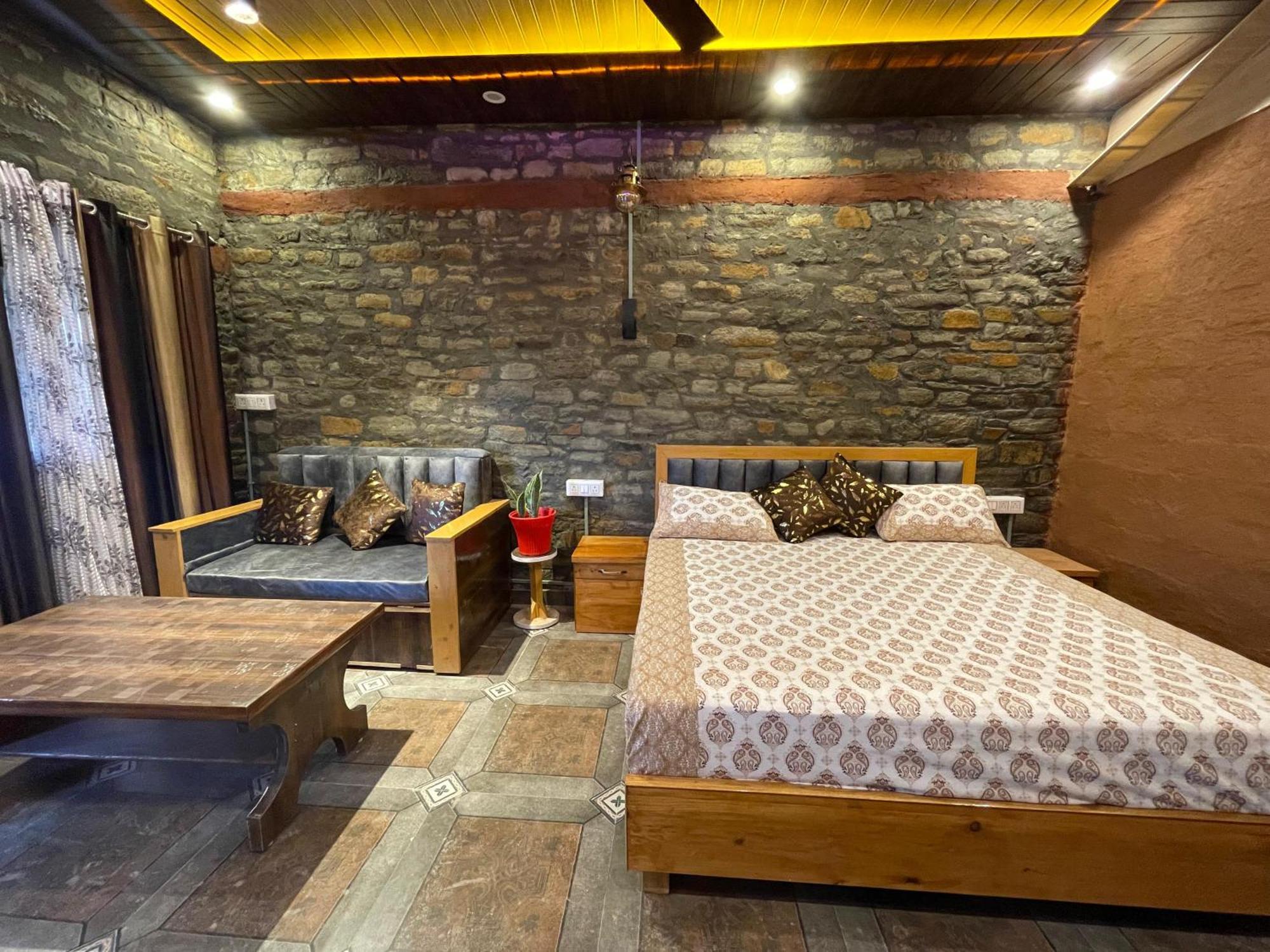 Nature Villaas Basa Homestay Pauri Esterno foto